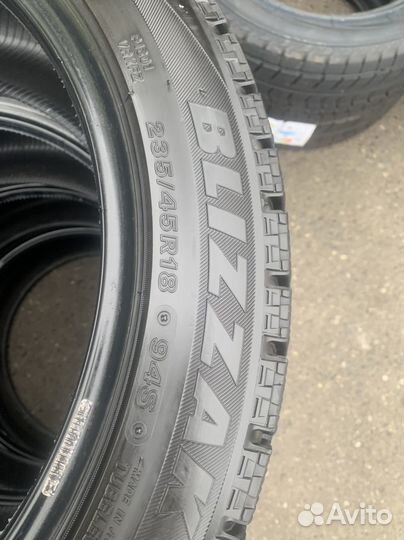 Bridgestone Blizzak VRX 235/45 R18