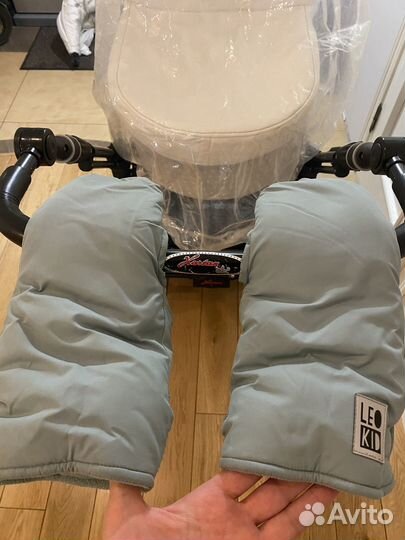 Зимний конверт в коляску и варежки