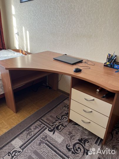 Стол