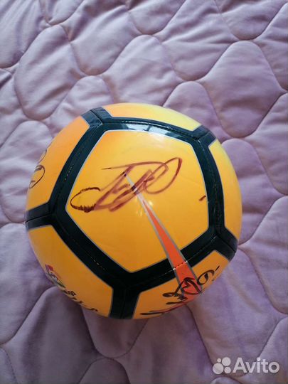 Футбольный мяч с автографами Спартака