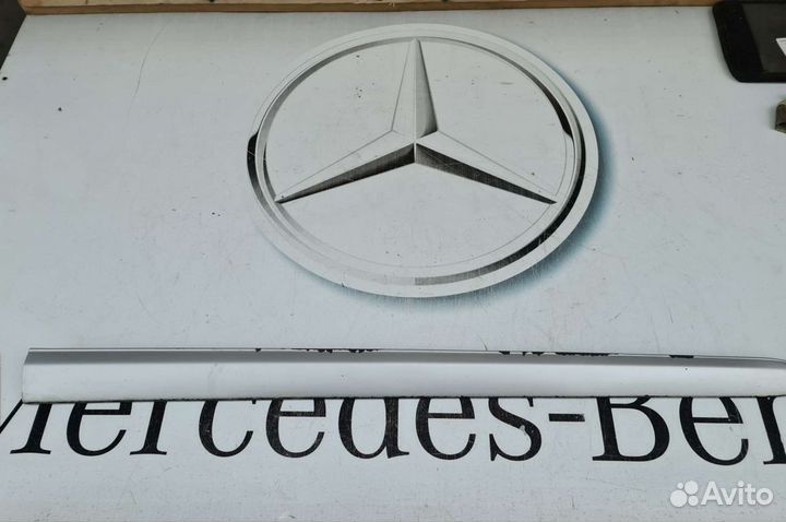 Молдинг передней правой двери Mercedes W639