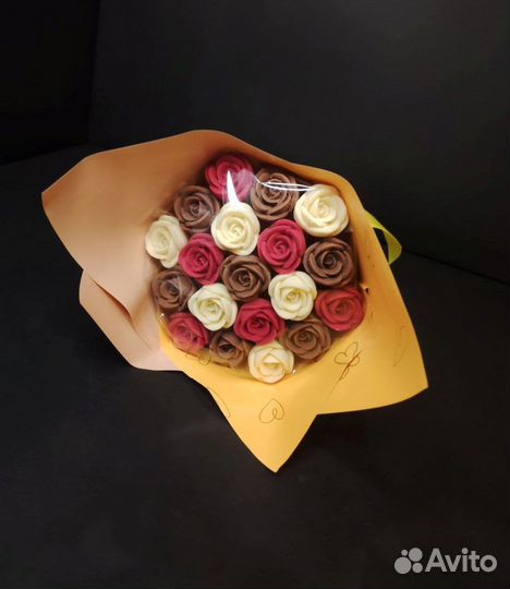 Букет - 19 Роз из Белого и Молочного Шоколада