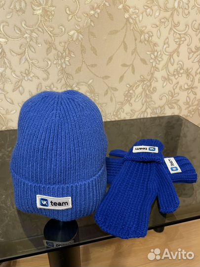 Комплект шапка и варежки vK