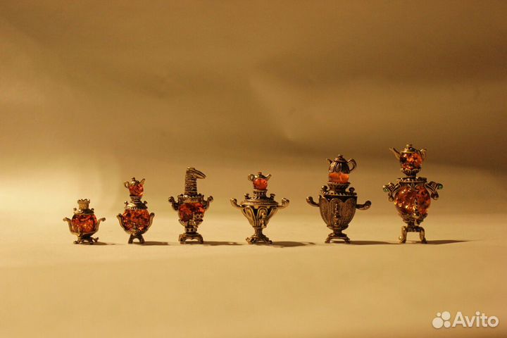 Самовары из янтаря и бронзы. колокольчики из бронз