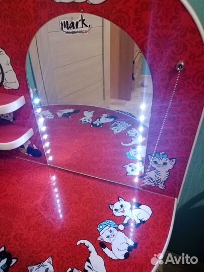 Детский туалетный столик