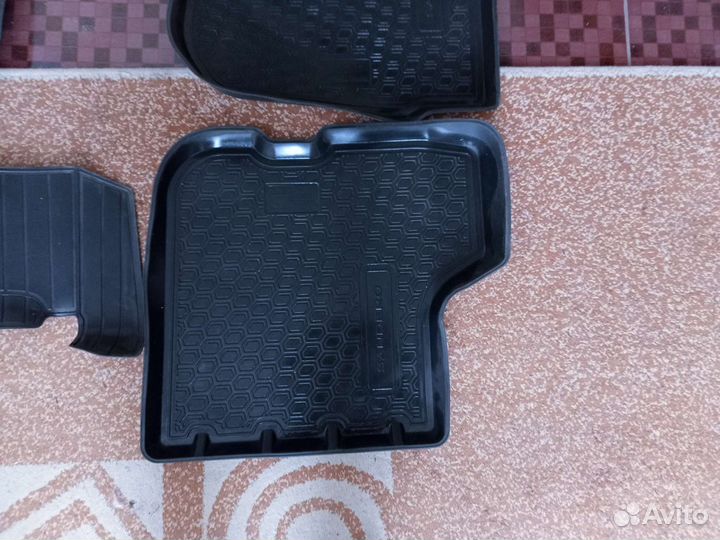 Автомобильные коврики резиновые