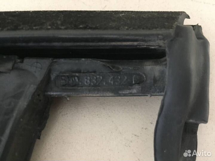 Уплотнитель стекла двери Volkswagen Tiguan 5N2 201