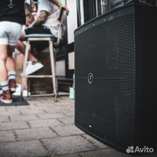 Сабвуфер Mackie Thump118S