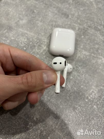 Наушники Apple AirPods