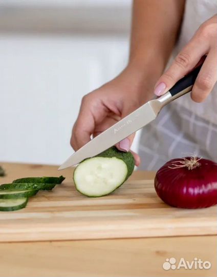 Набор кухонных ножей с подставкой