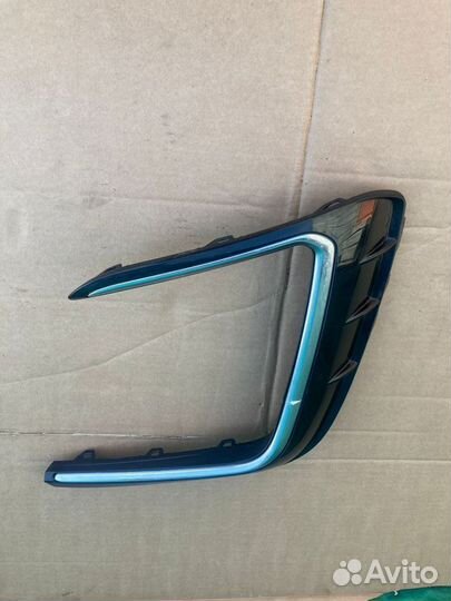 Накладка переднего бампера правая Tiguan 2020+