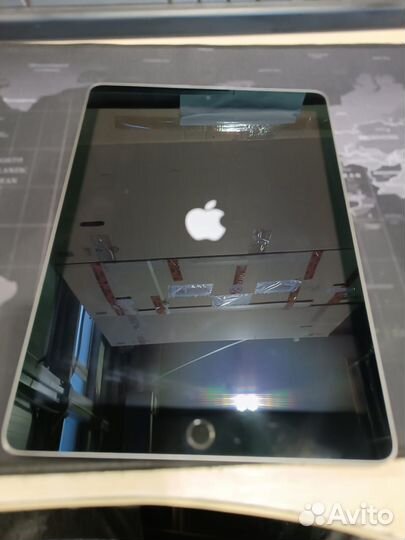Планшет Apple iPad Pro 9.7 256Gb Wi-Fi Space Gray