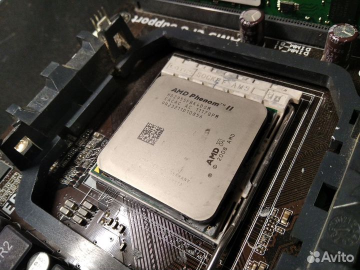 Материнская плата с процессором и памятью