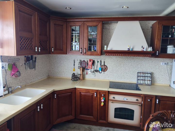 Продам кухонный гарнитур из массива