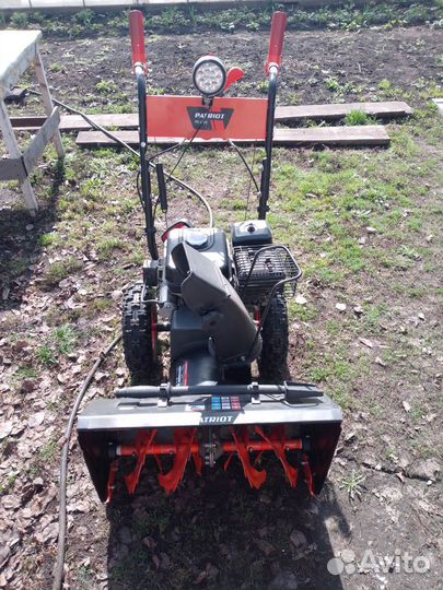 Снегоуборщик бензиновый