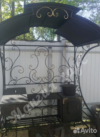 Мангал с крышей