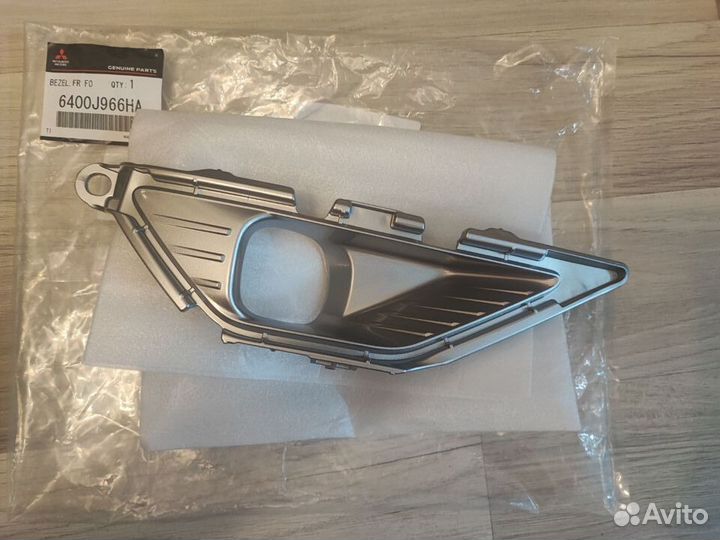 Рамка противотуманной фары Outlander 4 2022