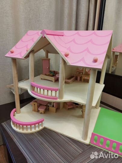 Кукольный домик с мебелью