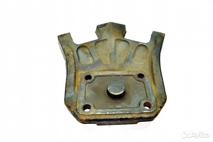 Кронштейн реактивной тяги ведущего моста, сторона