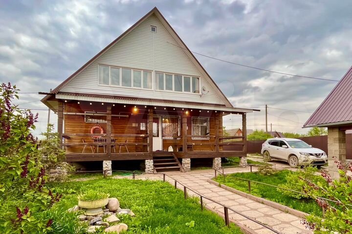 Коттедж 211 м² на участке 8 сот.