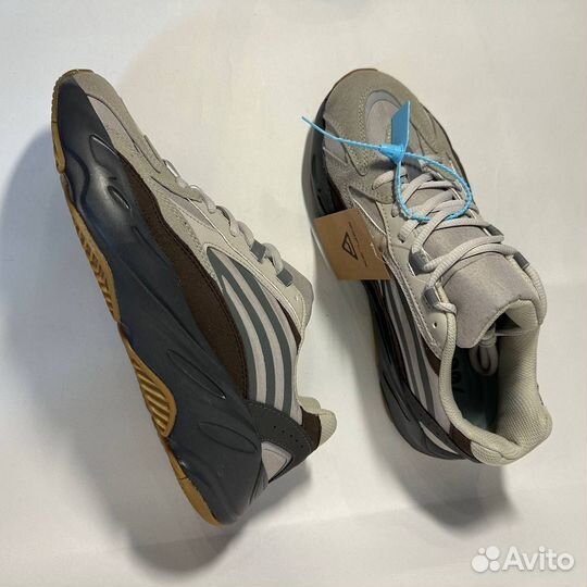 Кроссовки Yeezy 700 новые