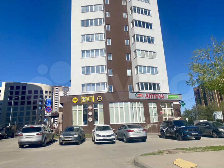 Помещение с высокими потолками и хорошим ремонтом