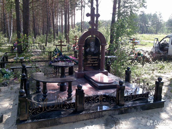 Ритуальные услуги (похороны) и Памятники