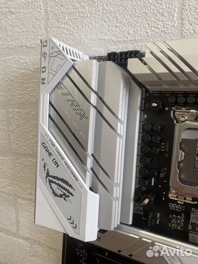 Материнская плата asus ROG strix B760