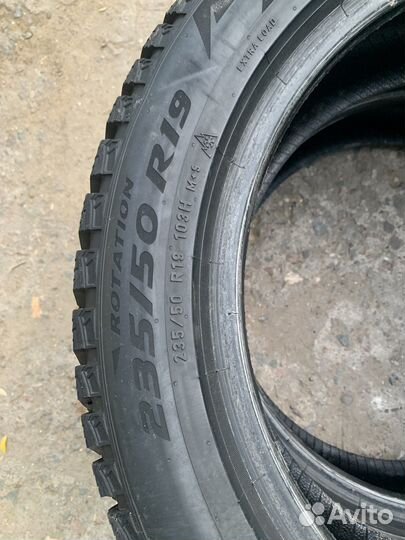 Pirelli Ice Zero 2 235/50 R19 103H