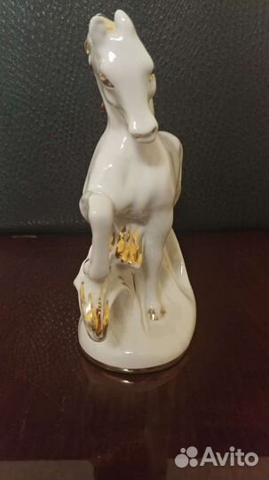 Фарфоровая статуэтка 