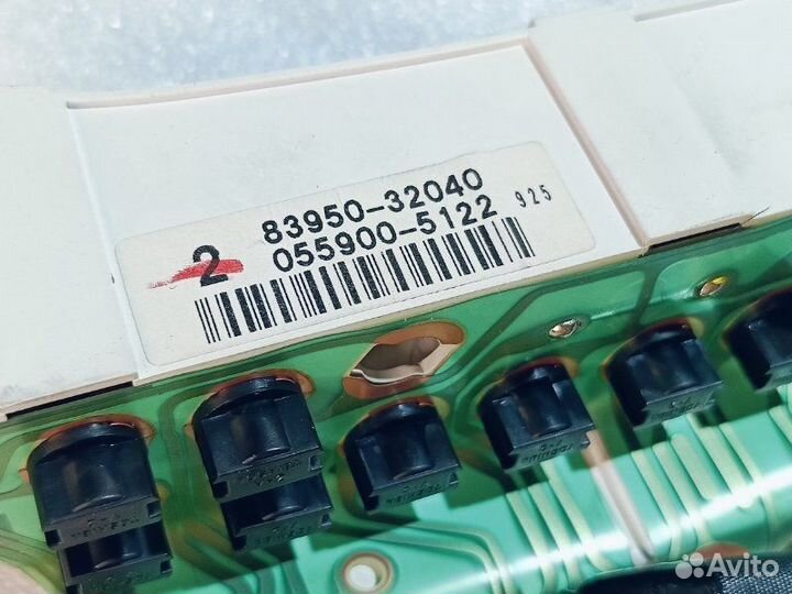 Панель приборов (переключение скоростей) Toyota