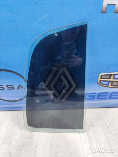 Форточка стекло двери Renault sandero Лев