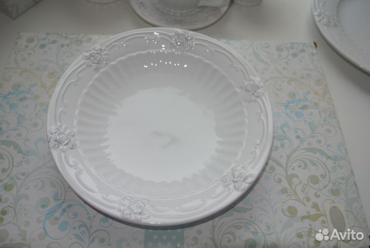 Посуда керамическая с рельефным краем 