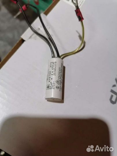 Конденсатор KNM 1011 8мкФ 380V 40-60Hz (iskra) W6