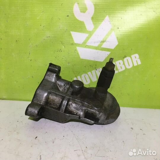 Кронштейн масляного фильтра Ауди 80 90 Б3