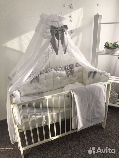 Бортики в кроватку с балдахином