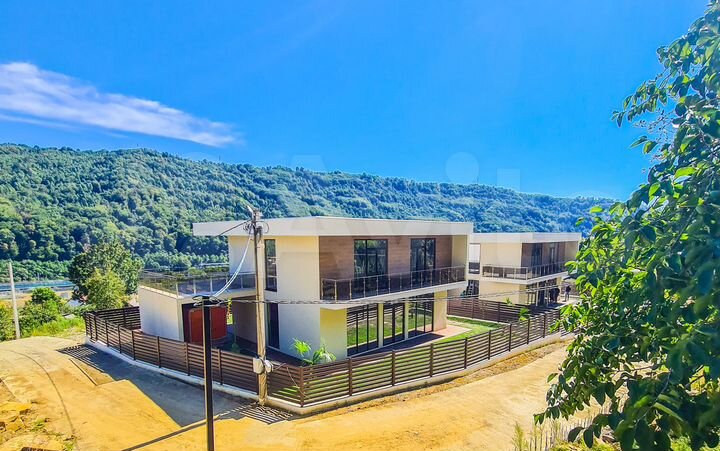 Коттедж 240 м² на участке 4 сот.