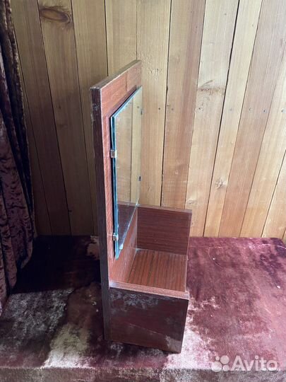 Зеркало настенное с полочкой, ретро