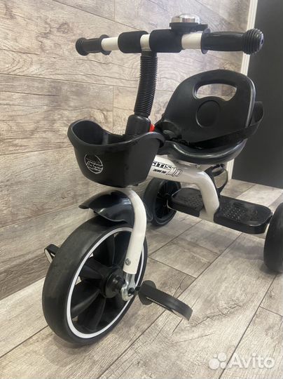 Трехколесный велосипед