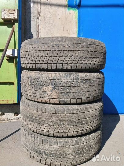 Bridgestone Blizzak DM-V1 215/70 R16