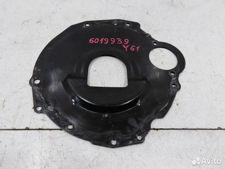 Крышка двигателя Ниссан