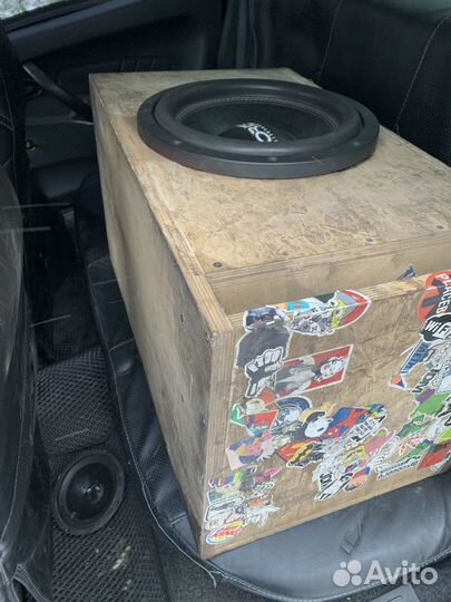 Сабвуфер 12 дюймов с коробом Отличный