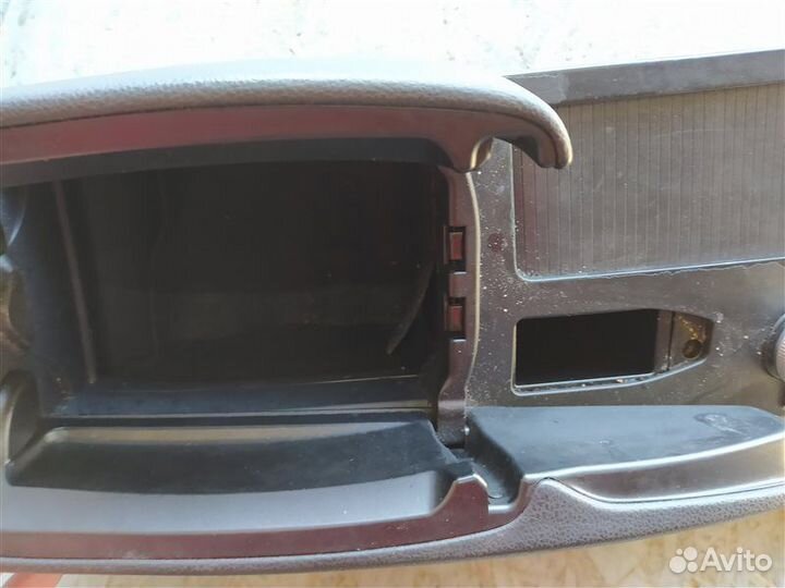 Подлокотник Mercedes C-Class W204