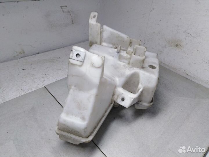 Бачок омывателя Ленд Ровер