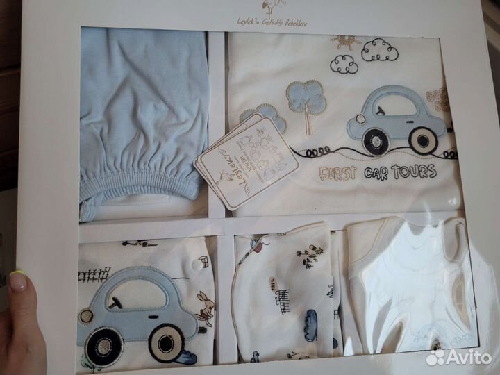 Комплект на выписку для мальчика новый