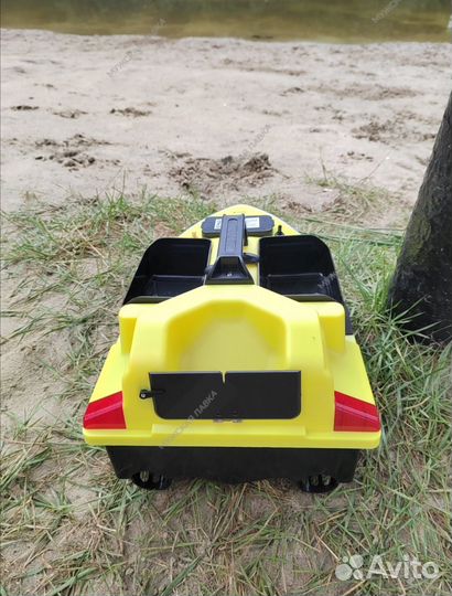 Прикормочный кораблик V020T