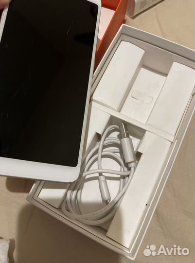 Xiaomi Redmi 5, 2/16 ГБ