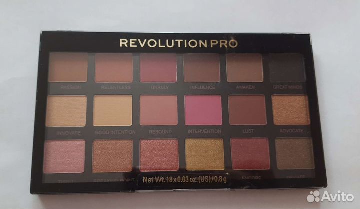 Палитра теней Revolution Pro