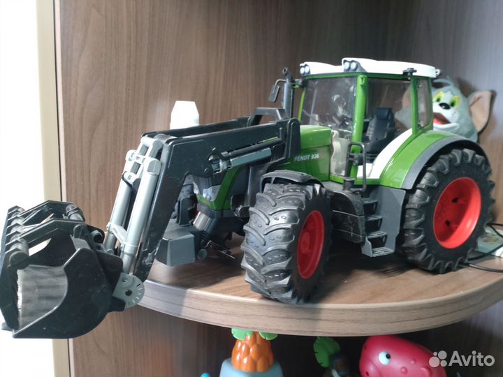 Трактор Bruder