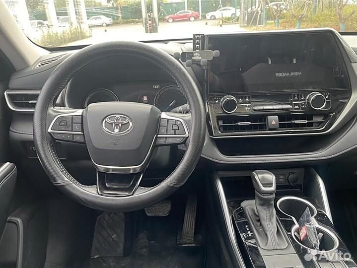 Toyota Highlander 2.5 CVT, 2022, 27 600 км